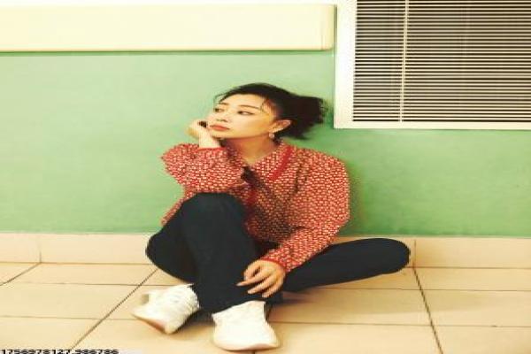 《屠夫小姐》影片讲解|讽刺喜剧风格与幕后揭秘